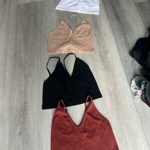 Set of 4 V-Neck seamless tank tops